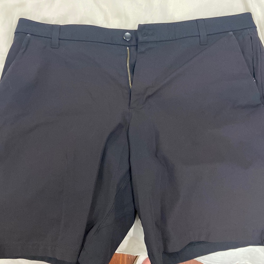 Burning tree golf club Lululemon abc slim shorts size 36. Black. 9 inch . Mint